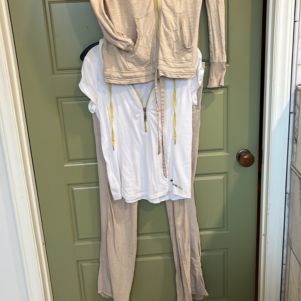 Dkny Active Set. Defect. Medium - image 1